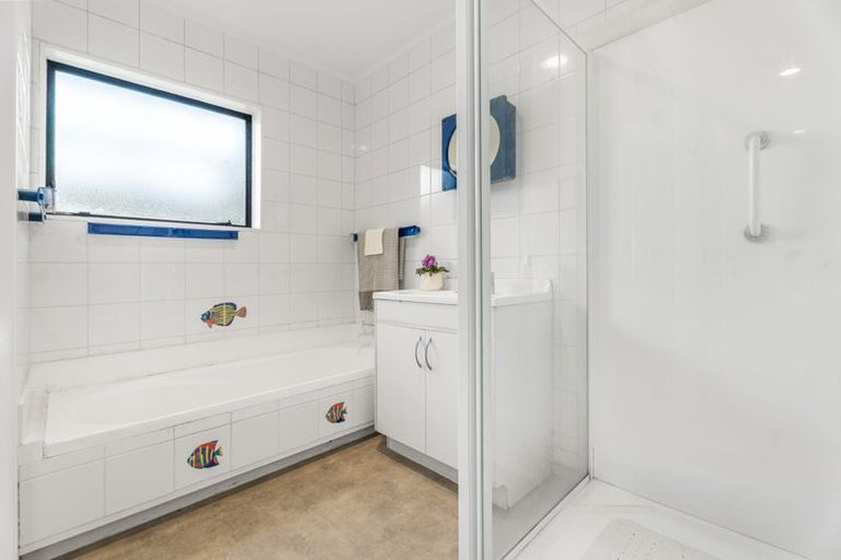 Photo of property in 2/71 Potter Avenue, Northcote, Auckland, 0627