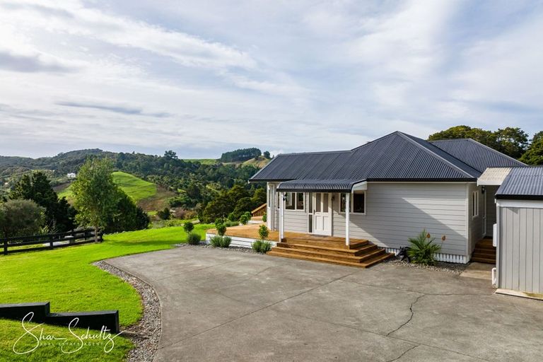 Photo of property in 17 Hook Road, Paparoa, 0571