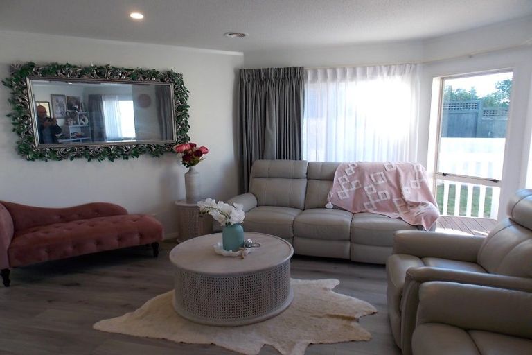 Photo of property in 107 Ashton Fitchett Drive, Brooklyn, Wellington, 6021