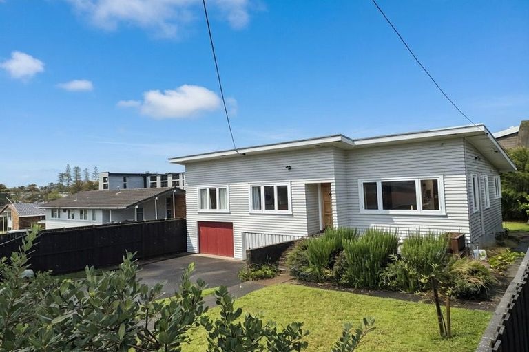 Photo of property in 158b Lake Road, Northcote, Auckland, 0627
