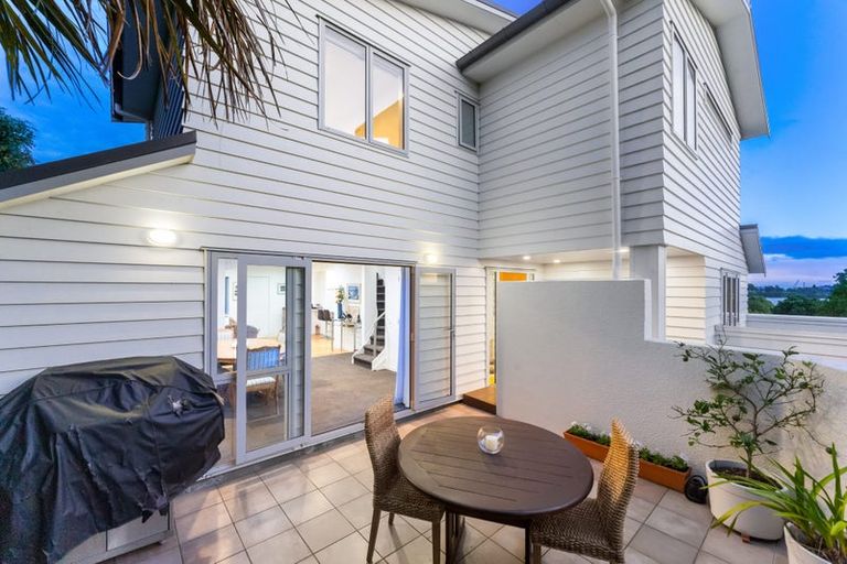 Photo of property in 18a Sylvan Park Avenue, Milford, Auckland, 0620