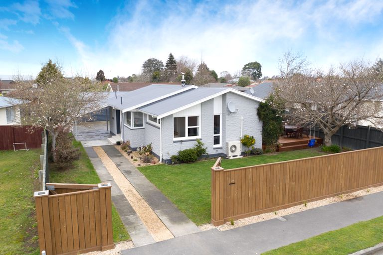 Photo of property in 127 Northcote Road, Northcote, Christchurch, 8052