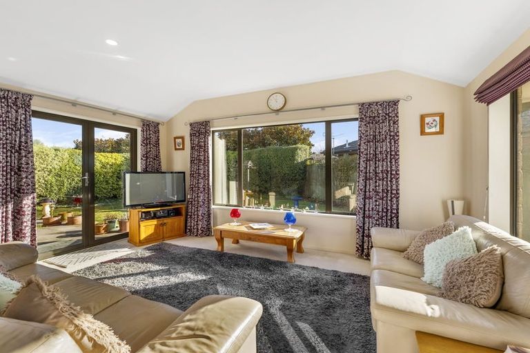Photo of property in 20 Pohutukawa Crescent, Parklands, Christchurch, 8083