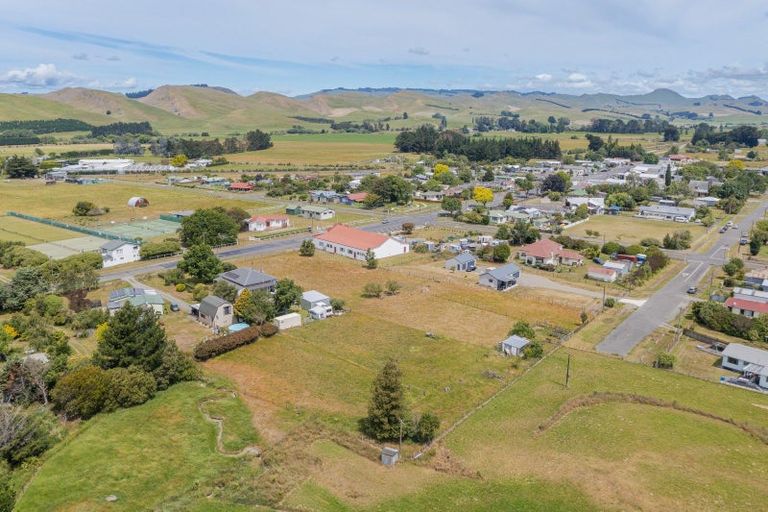 Photo of property in 6 Walter Street, Takapau, 4203