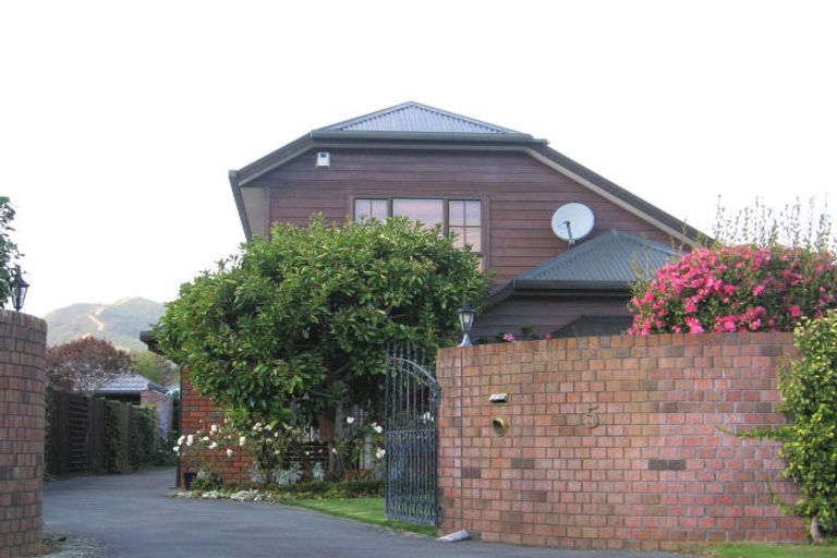 Photo of property in 5 Colin Grove, Hutt Central, Lower Hutt, 5010