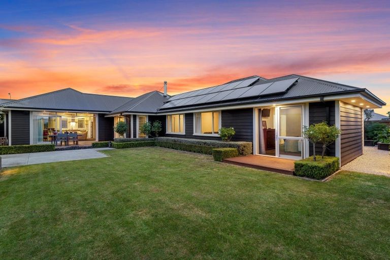 Photo of property in 8 Beech Drive, Rangiora, 7400