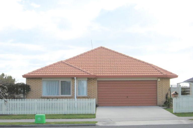 Photo of property in 124 Evans Road, Papamoa Beach, Papamoa, 3118