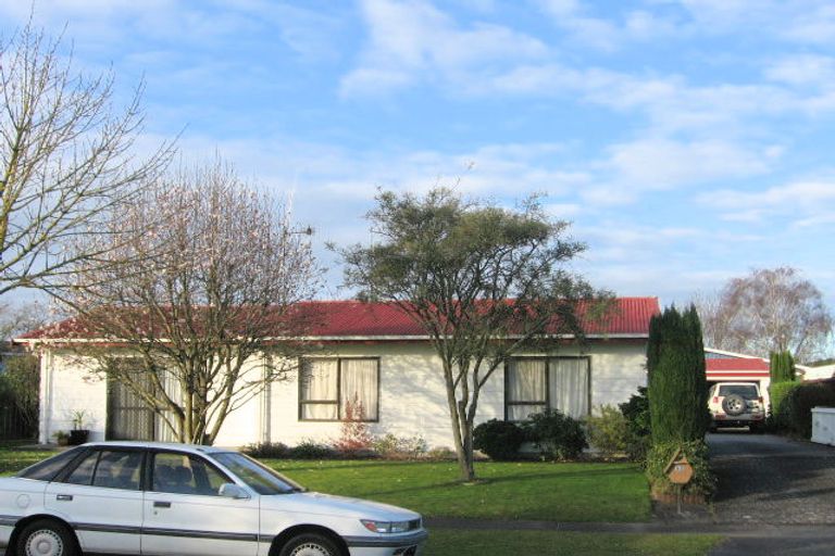 Photo of property in 92 Oakfield Crescent, Pukete, Hamilton, 3200