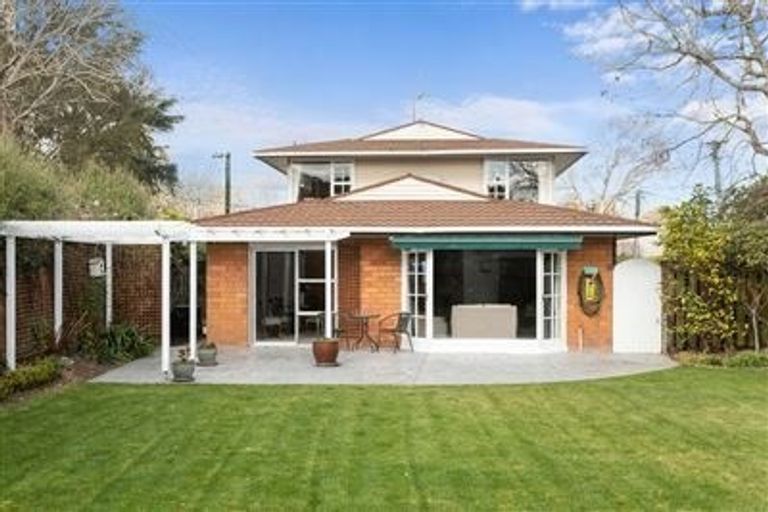 Photo of property in 11 Daresbury Lane, Fendalton, Christchurch, 8014