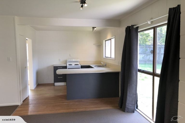Photo of property in 14 Teviot Place, Totara Vale, Auckland, 0629
