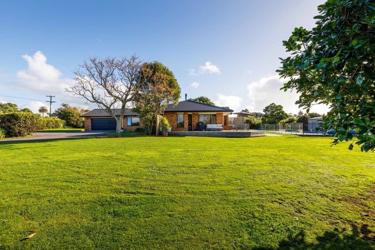 Photo of property in 395 Manutahi Road, Lepperton, New Plymouth, 4373