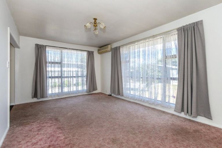 Photo of property in 62 Kathleen Crescent, Hornby, Christchurch, 8042