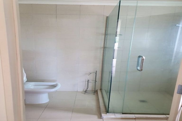 Photo of property in 52b Royal View Road, Te Atatu South, Auckland, 0610