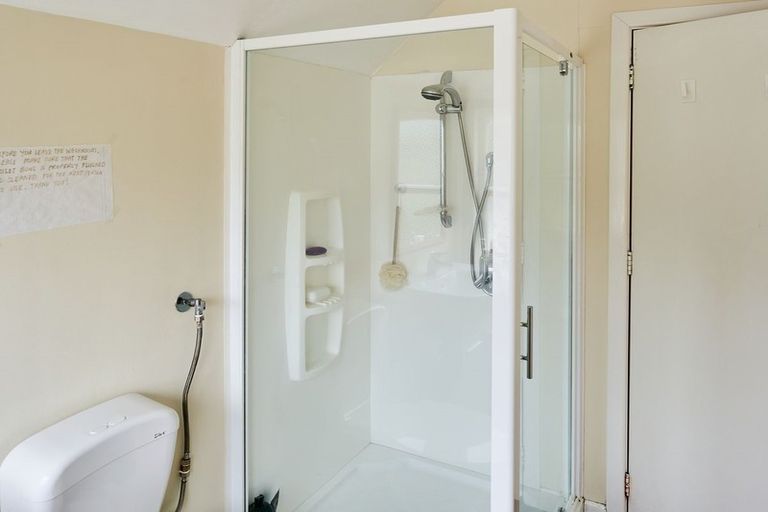 Photo of property in 24 Redwood Avenue, Tawa, Wellington, 5028