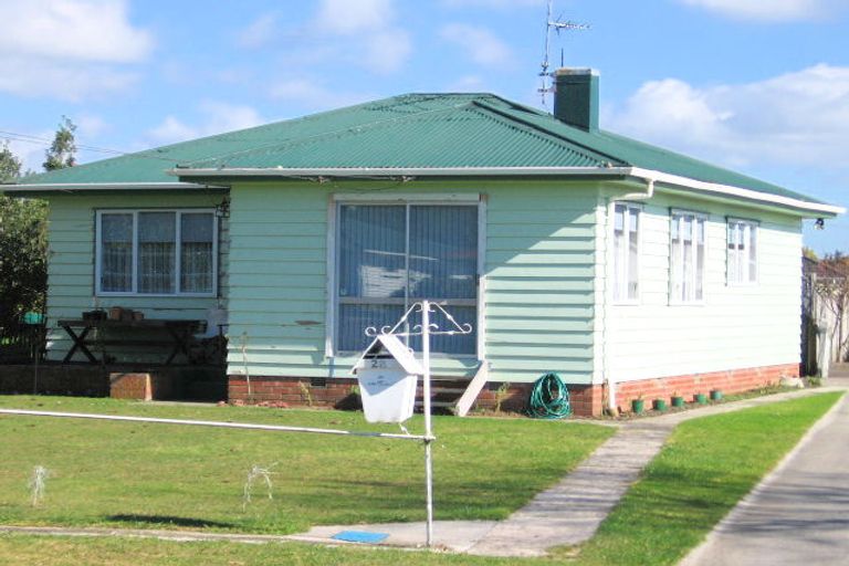 Photo of property in 2/28 Hill Crescent, Papakura, 2110