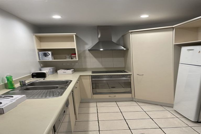 Photo of property in 2b/5 Kent Terrace, Mount Victoria, Wellington, 6011