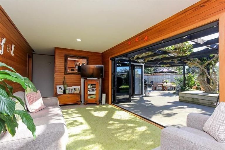 Photo of property in 51 Heta Road, Highlands Park, New Plymouth, 4312