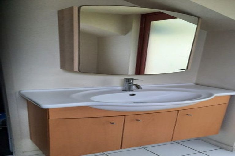 Photo of property in 21 Thatcher Crescent, Crofton Downs, Wellington, 6035