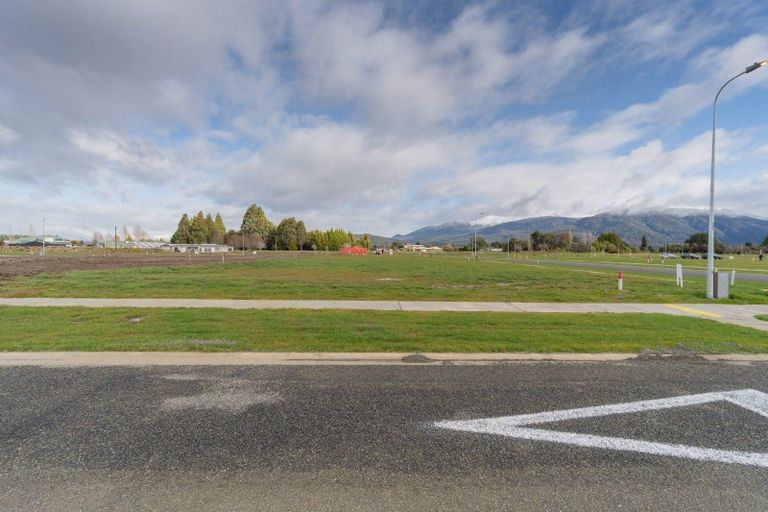 Photo of property in 15 Marakura Drive, Te Anau, 9600