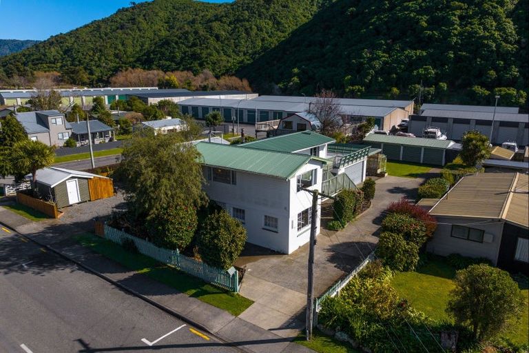 Photo of property in 48 Beach Road, Waikawa, Picton, 7220