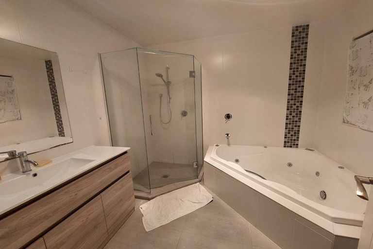 Photo of property in 6 Hilton Close, Fairview Heights, Auckland, 0632