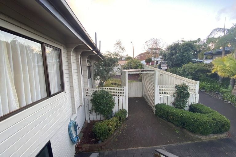 Photo of property in 10 Lagoon Way, West Harbour, Auckland, 0618