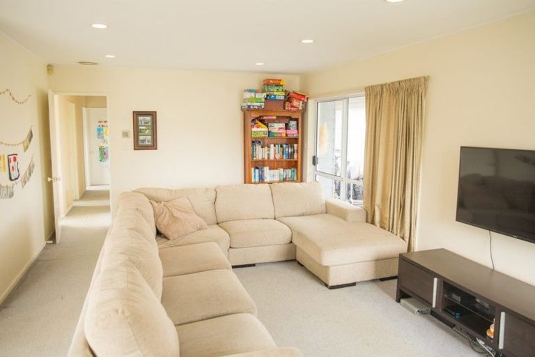 Photo of property in 11 Clarks Beach Road, Clarks Beach, 2122