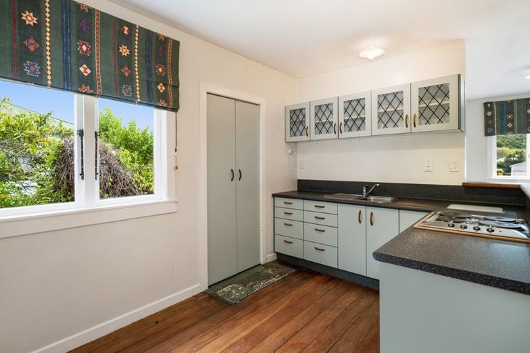 Photo of property in 139 Waikawa Road, Picton, 7220