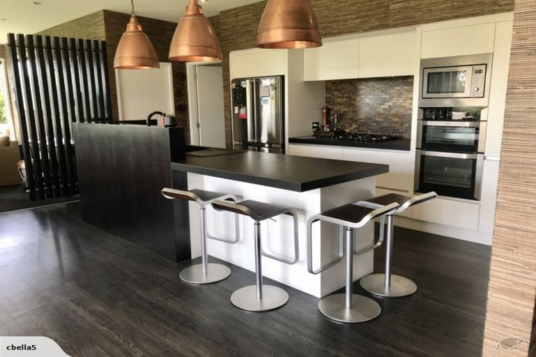 Photo of property in 9a Baring Terrace, Strandon, New Plymouth, 4312