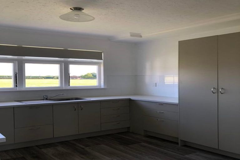 Photo of property in 235 Tararua Road, Levin, 5571