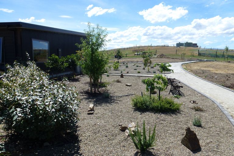 Photo of property in 24 Lewis Road, Springvale, Alexandra, 9393