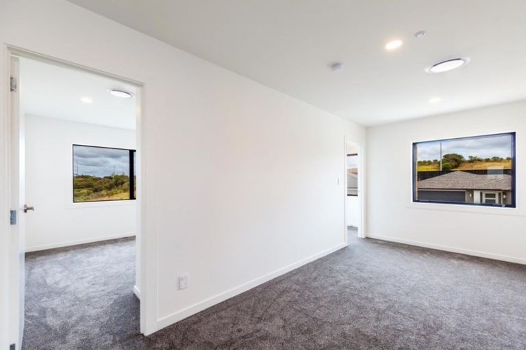 Photo of property in 4 Ahorangi Road, Silverdale, 0932