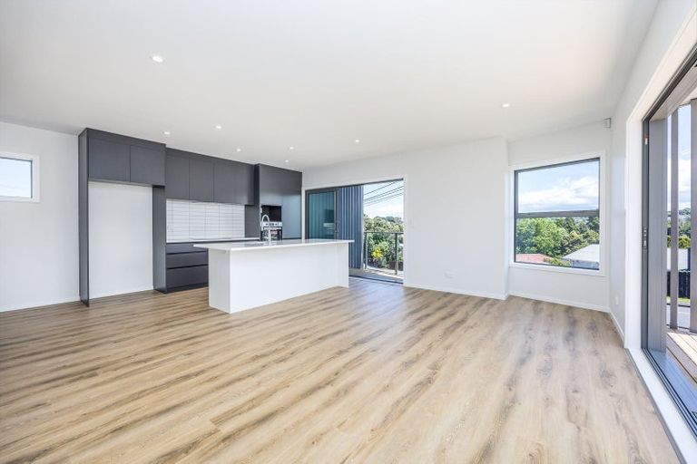 Photo of property in 1/94 Target Road, Totara Vale, Auckland, 0629