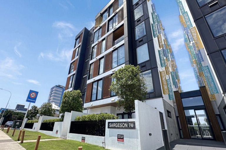 Photo of property in Frank Sargeson Apts, 6/74g Anzac Street, Takapuna, Auckland, 0622