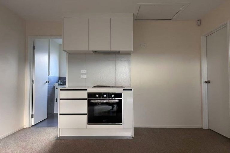 Photo of property in 24 Mirrabooka Avenue, Botany Downs, Auckland, 2010