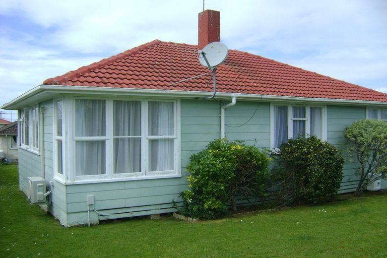 Photo of property in 73 Greenslade Crescent, Northcote, Auckland, 0627