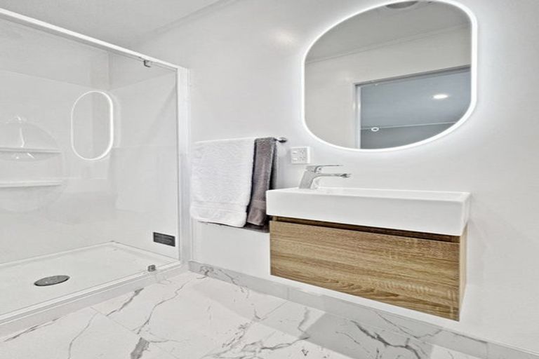 Photo of property in 15 Hocken Place, Mangere Bridge, Auckland, 2022