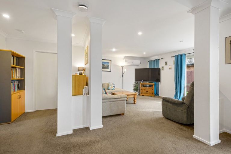 Photo of property in 33 Seabreeze Place, Papamoa Beach, Papamoa, 3118