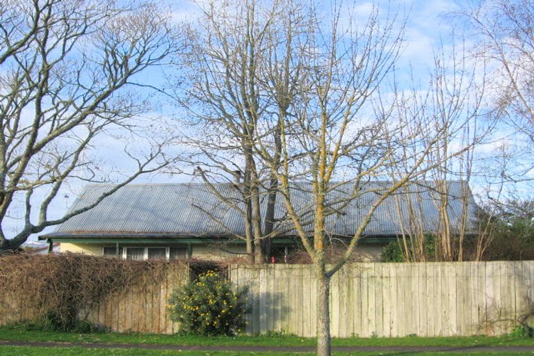 Photo of property in 96 Oakfield Crescent, Pukete, Hamilton, 3200