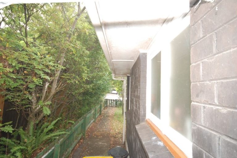 Photo of property in 21 Amberley Avenue, Te Atatu South, Auckland, 0610