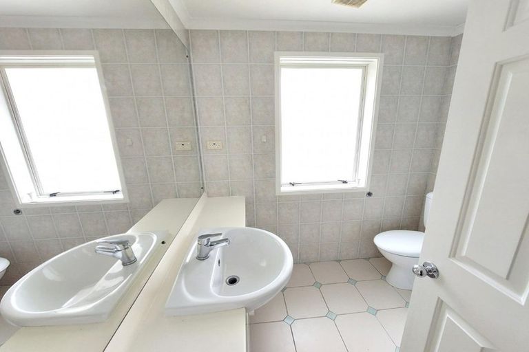 Photo of property in 11 Santa Ana Drive, Shamrock Park, Auckland, 2016