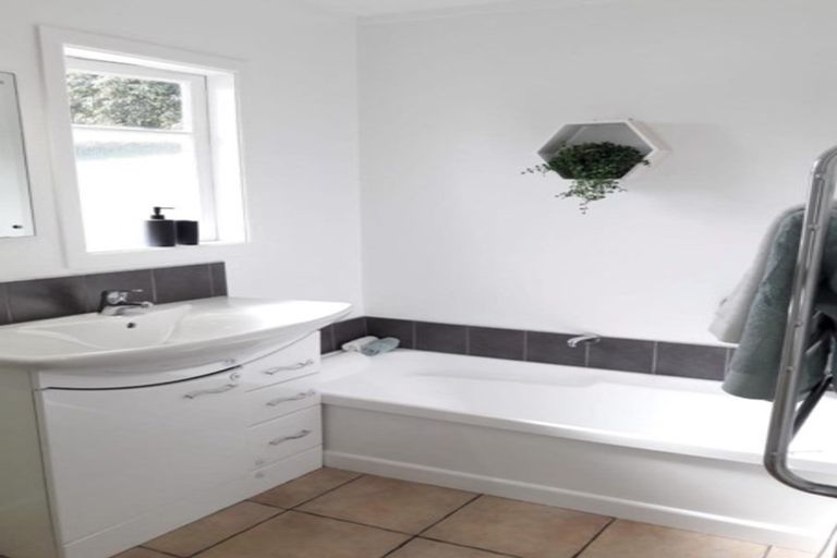 Photo of property in 15 Dip Road, Te Kamo, Whangarei, 0112