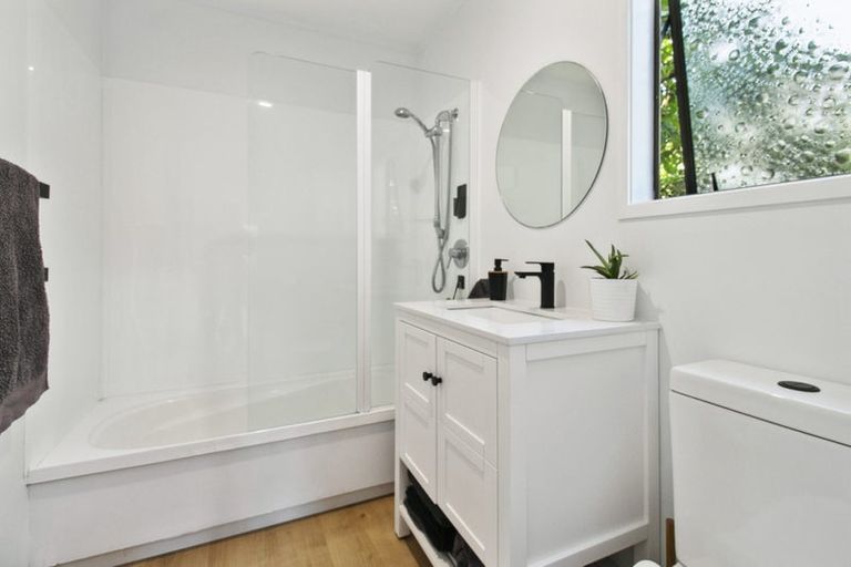 Photo of property in 2/208 Rangatira Road, Beach Haven, Auckland, 0626