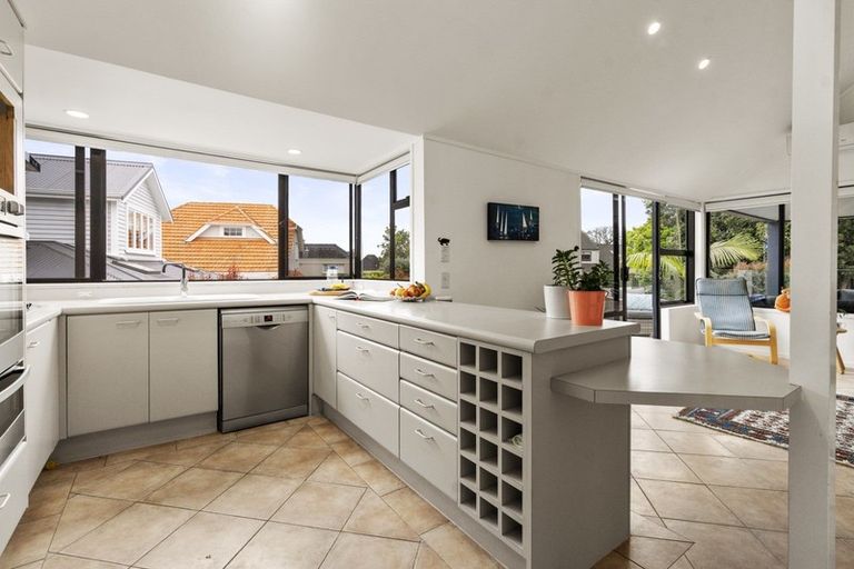 Photo of property in 112 Selwyn Avenue, Mission Bay, Auckland, 1071