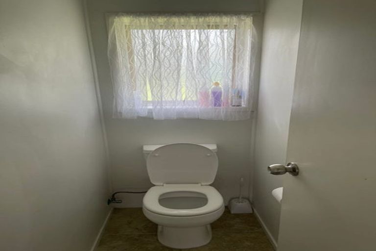 Photo of property in 1/1 Ballater Place, Highland Park, Auckland, 2010