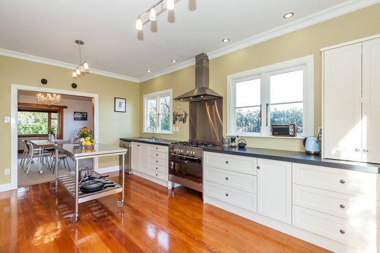 Photo of property in 72 Heretaunga Street, Palmerston North, 4414