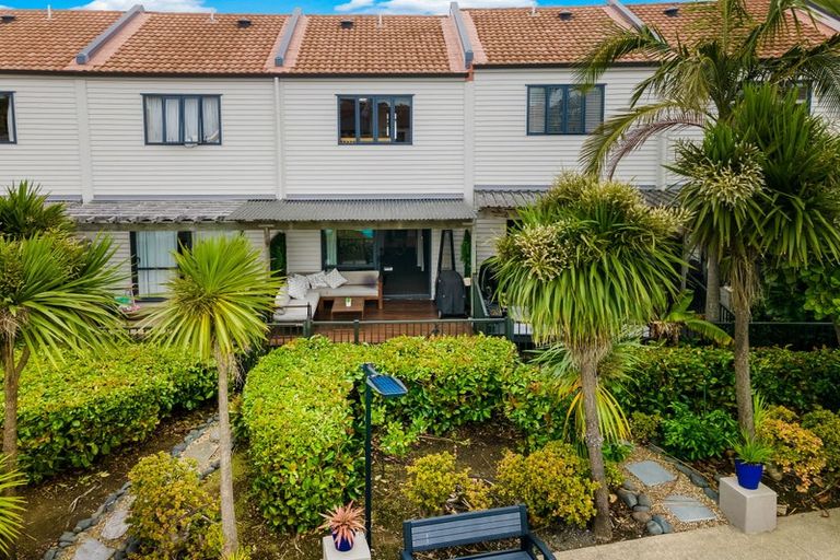 Photo of property in 3/21 Armoy Drive, East Tamaki, Auckland, 2016