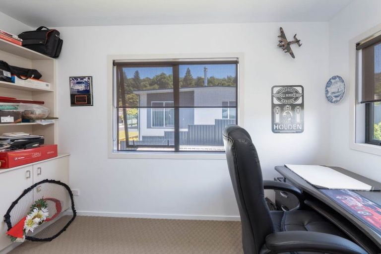 Photo of property in 2 Cherry Lane, Acacia Bay, Taupo, 3330