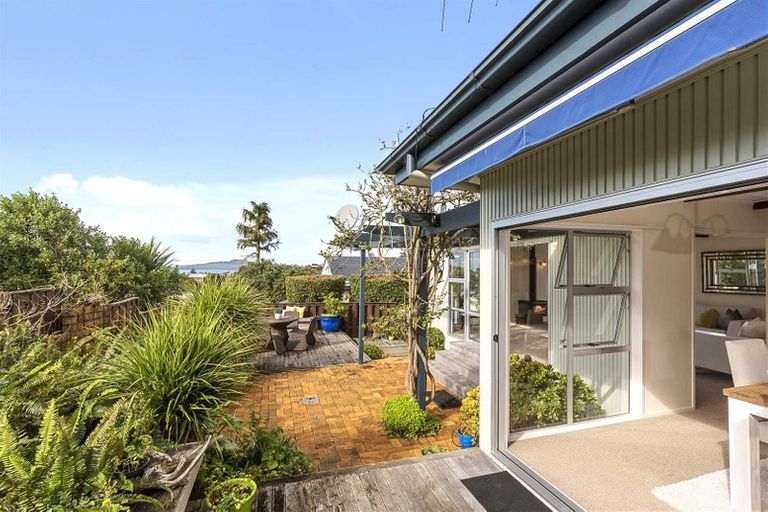 Photo of property in 12 Prestige Place, Castor Bay, Auckland, 0620