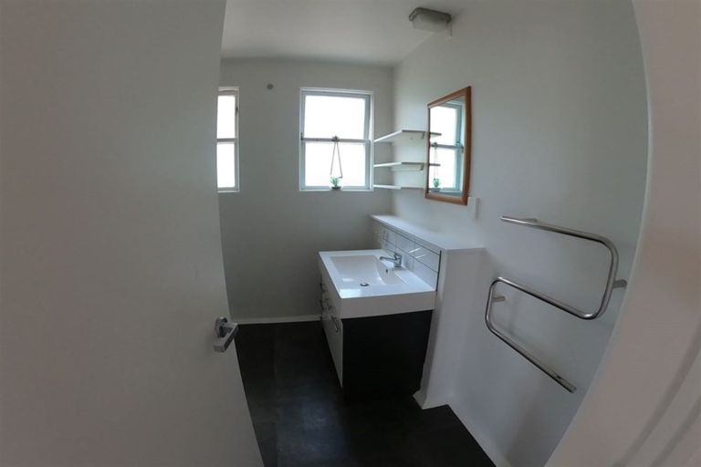 Photo of property in 1/178 Lake Road, Belmont, Auckland, 0622